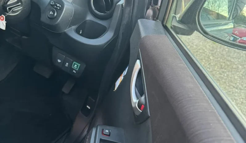 
								Toyota Prius Hybrid Automatic 2015 full									