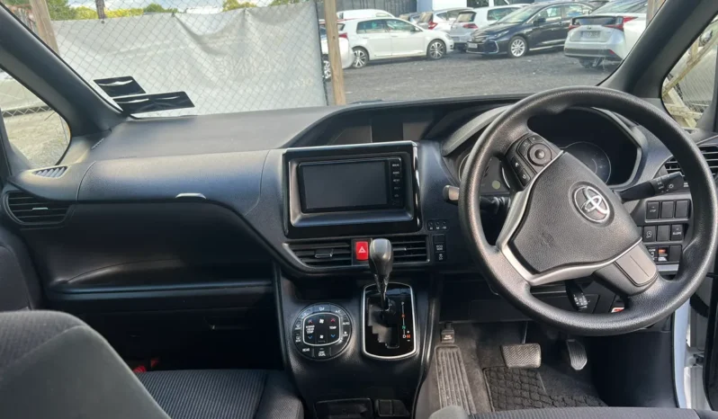 
								Toyota Noah Automatic Wheelchair 7 Seater 2017 full									