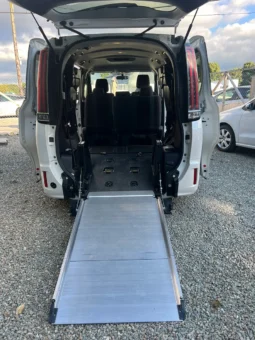 
										Toyota Noah Automatic Wheelchair 7 Seater 2017 full									