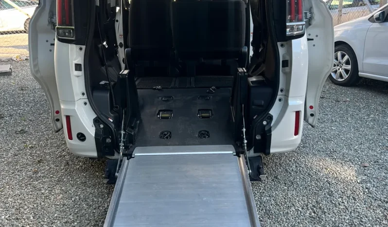 
								Toyota Noah Automatic Wheelchair 7 Seater 2017 full									