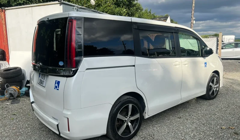 
								Toyota Noah Automatic Wheelchair 7 Seater 2017 full									