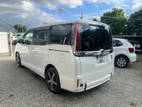 Toyota Noah Automatic Wheelchair 7 Seater 2017