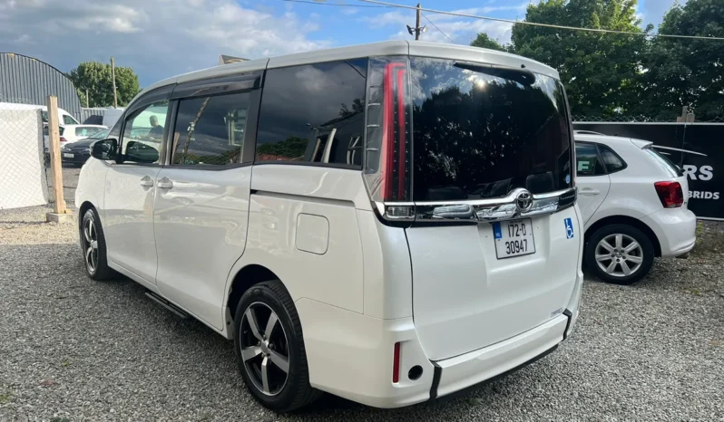 
								Toyota Noah Automatic Wheelchair 7 Seater 2017 full									