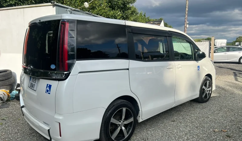 
								Toyota Noah Automatic Wheelchair 7 Seater 2017 full									